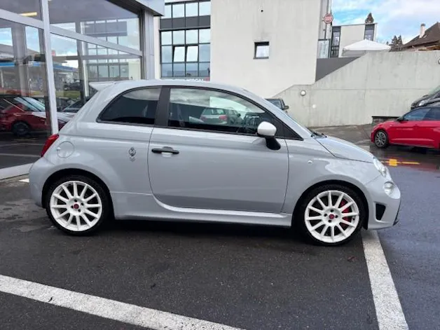 Fiat 595 Abarth 1.4 T-Jet 180 Esseesse