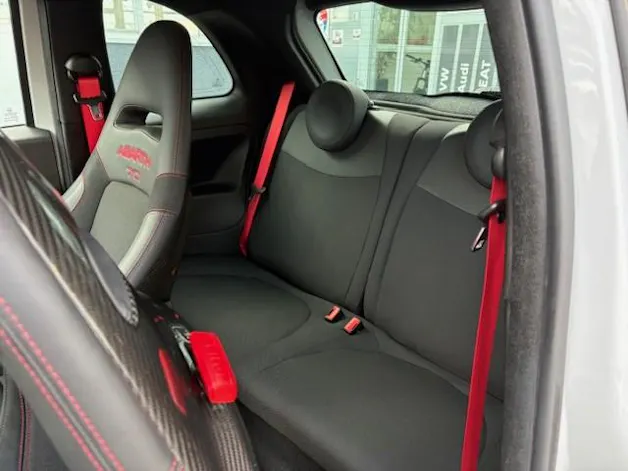 Fiat 595 Abarth 1.4 T-Jet 180 Esseesse