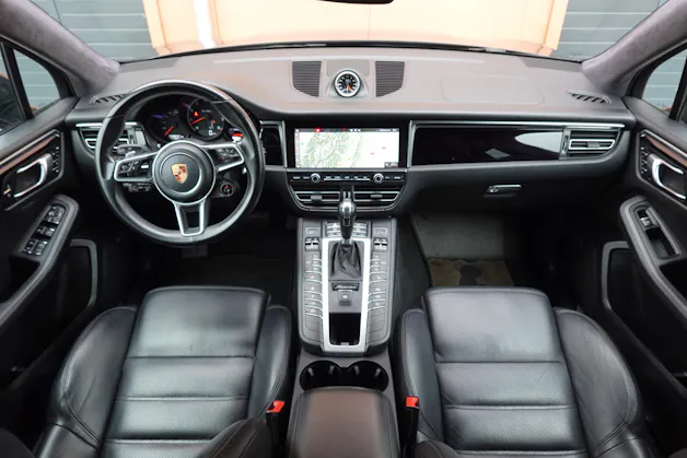 Porsche Macan Turbo PDK - "CH Auto * Pack Chrono * Sièges 18 Pos. * Caméra 360' * Echap. Sport"