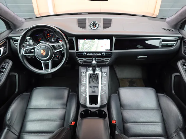 Porsche Macan Turbo PDK - "CH Auto * Pack Chrono * Sièges 18 Pos. * Caméra 360' * Echap. Sport"