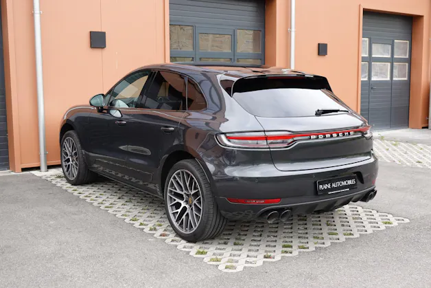 Porsche Macan Turbo PDK - "CH Auto * Pack Chrono * Sièges 18 Pos. * Caméra 360' * Echap. Sport"