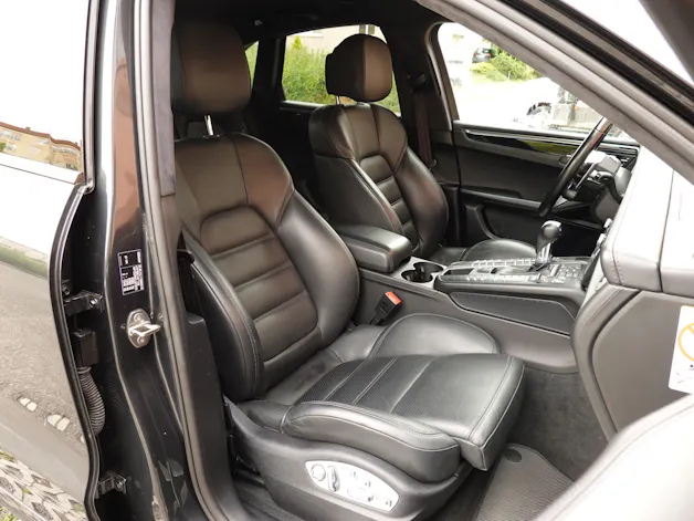 Porsche Macan Turbo PDK - "CH Auto * Pack Chrono * Sièges 18 Pos. * Caméra 360' * Echap. Sport"