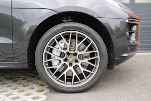 PORSCHE Macan Turbo PDK - "CH Auto * Pack Chrono * Sièges 18 Pos. * Caméra 360' * Echap. Sport"