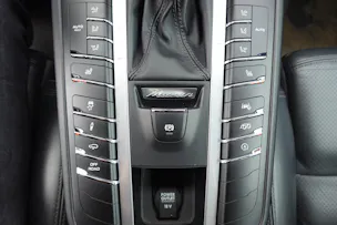 PORSCHE Macan Turbo PDK - "CH Auto * Pack Chrono * Sièges 18 Pos. * Caméra 360' * Echap. Sport"