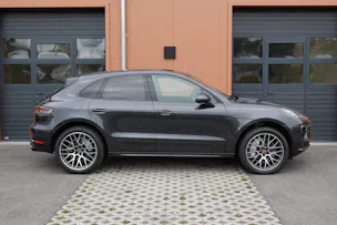 PORSCHE Macan Turbo PDK - "CH Auto * Pack Chrono * Sièges 18 Pos. * Caméra 360' * Echap. Sport"