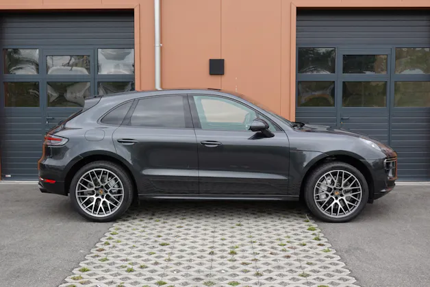 Porsche Macan Turbo PDK - "CH Auto * Pack Chrono * Sièges 18 Pos. * Caméra 360' * Echap. Sport"