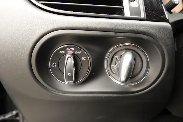 Porsche Macan Turbo PDK - "CH Auto * Pack Chrono * Sièges 18 Pos. * Caméra 360' * Echap. Sport"