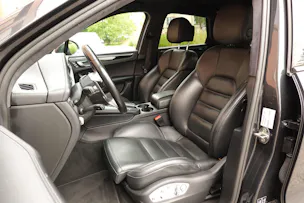 PORSCHE Macan Turbo PDK - "CH Auto * Pack Chrono * Sièges 18 Pos. * Caméra 360' * Echap. Sport"