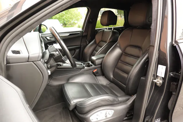 Porsche Macan Turbo PDK - "CH Auto * Pack Chrono * Sièges 18 Pos. * Caméra 360' * Echap. Sport"