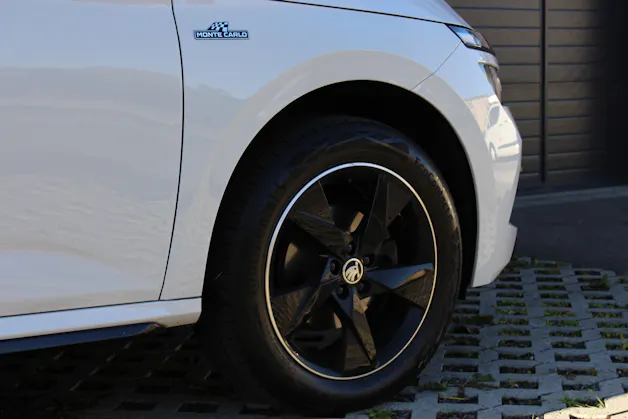 Škoda Kamiq 1.5 TSI ACT Monte Carlo DSG - "Toit Pano * 8 Roues * Tempomat Adapt * Caméra * Son Premium"