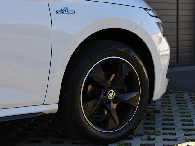 Škoda Kamiq 1.5 TSI ACT Monte Carlo DSG - "Toit Pano * 8 Roues * Tempomat Adapt * Caméra * Son Premium"