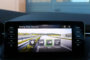 SKODA Kamiq 1.5 TSI ACT Monte Carlo DSG - "Toit Pano * 8 Roues * Tempomat Adapt * Caméra * Son Premium"