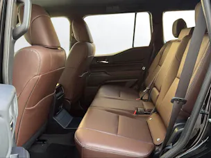 Toyota Land Cruiser 2.8 D 48V Style