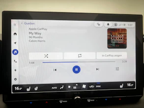 https://vehicle.imgix.net/4414420/8687ea00-6e15-40ce-84c9-84816315f7a3.jpeg