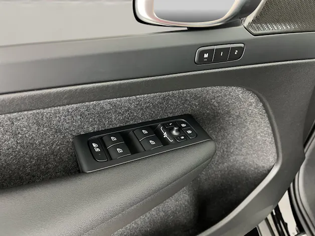 Volvo XC40 2.0 B3 MH Plus Dark