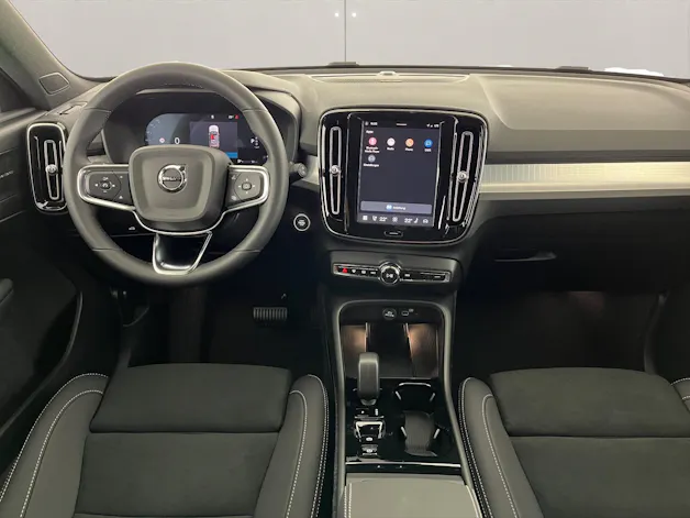 Volvo XC40 2.0 B3 MH Plus Dark