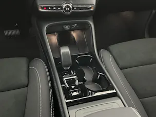 VOLVO XC40 2.0 B3 MH Plus Dark