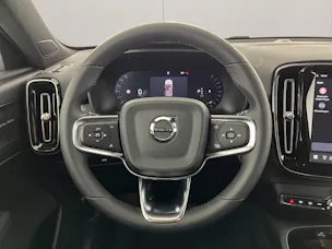 VOLVO XC40 2.0 B3 MH Plus Dark