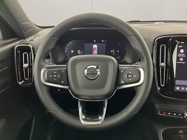Volvo XC40 2.0 B3 MH Plus Dark
