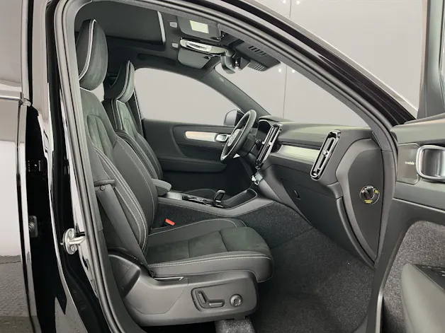 Volvo XC40 2.0 B3 MH Plus Dark