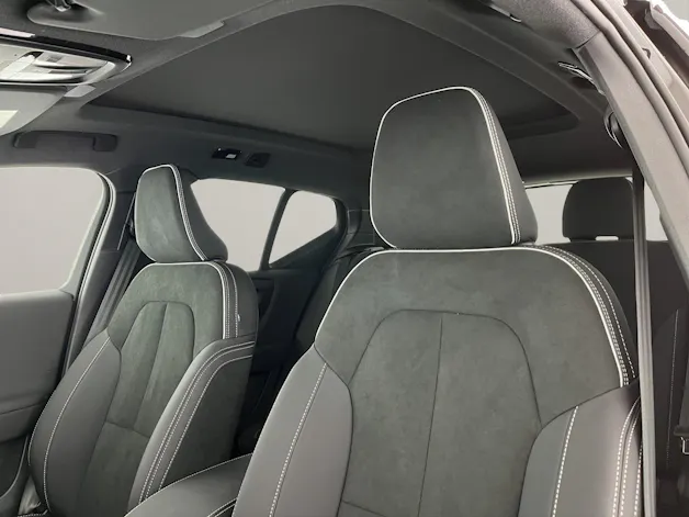 Volvo XC40 2.0 B3 MH Plus Dark