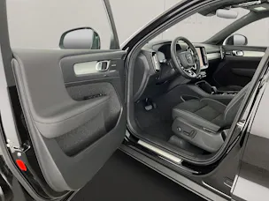 VOLVO XC40 2.0 B3 MH Plus Dark