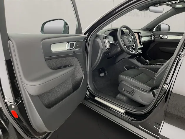 Volvo XC40 2.0 B3 MH Plus Dark