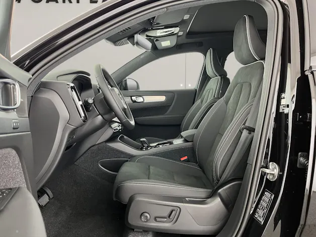 Volvo XC40 2.0 B3 MH Plus Dark