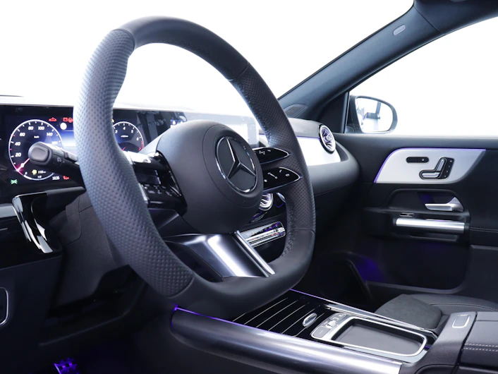 Fahrzeugbild MERCEDES-BENZ GLA 200