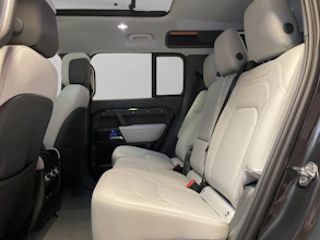 https://vehicle.imgix.net/4414732/c0cbb8ac-7551-4196-bcd0-4684413625b4.jpg