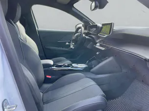 PEUGEOT 208 e-GT