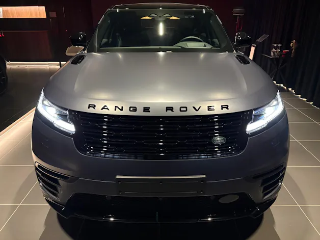 Land Rover Range Rover Velar 2.0 P400e Belgravia Edition Satin