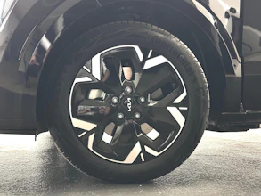 https://vehicle.imgix.net/4414818/9e9bcdc2-c23b-4c3a-b09f-cc234ef39ca4.jpg