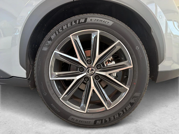 Fahrzeugbild LEXUS LBX