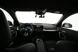 https://vehicle.imgix.net/4415043/4005be94-3019-48b1-ad50-7e11e1479609.jpg