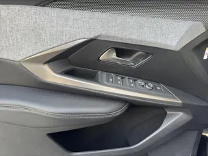 PEUGEOT 5008 1.2 Hybrid GT 145PS 7-Plätzer
