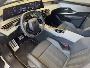 PEUGEOT 5008 1.2 Hybrid GT 145PS 7-Plätzer