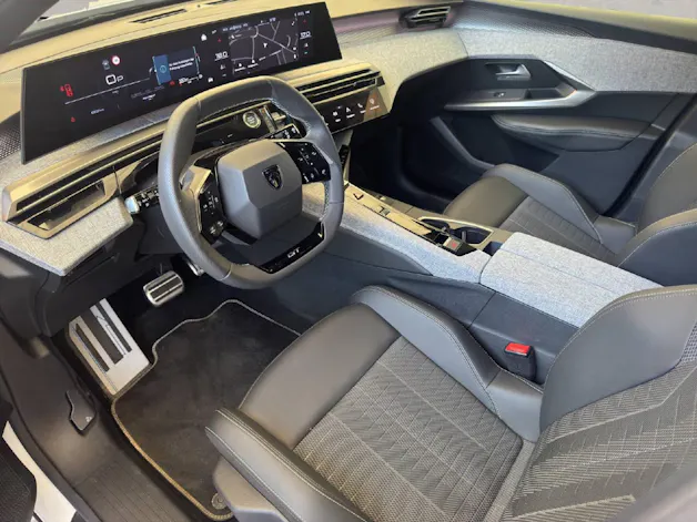 PEUGEOT 5008 1.2 Hybrid GT 145PS 7-Plätzer