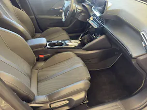 PEUGEOT 2008 1.2 Hybrid 145PS GT *Automat*