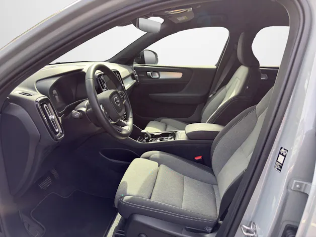 VOLVO XC40 2.0 B3 MH Plus Dark