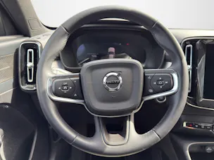 VOLVO XC40 2.0 B3 MH Plus Dark