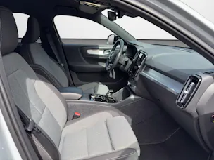 VOLVO XC40 2.0 B3 MH Plus Dark