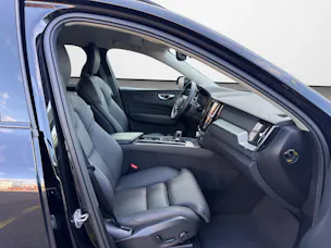 VOLVO XC60 2.0 B5 MH Plus Dark AWD