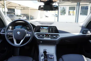 BMW 318d 48V Touring Steptronic