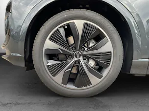 AUDI Q6 e-tron quattro