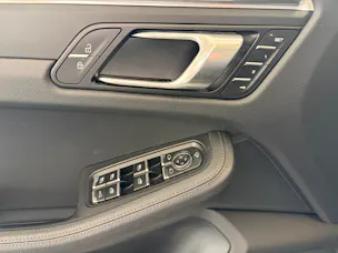 PORSCHE Macan PDK | CH | Swiss Package | Sitzbelüftung | PDLS+ | Panorama | 18-Weg Sportsitze |