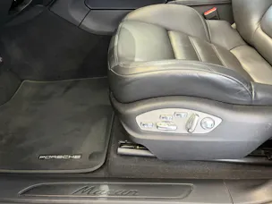 PORSCHE Macan PDK | CH | Swiss Package | Sitzbelüftung | PDLS+ | Panorama | 18-Weg Sportsitze |