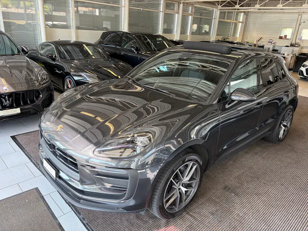 Porsche Macan PDK | CH | Swiss Package | Sitzbelüftung | PDLS+ | Panorama | 18-Weg Sportsitze |