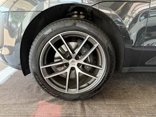 PORSCHE Macan PDK | CH | Swiss Package | Sitzbelüftung | PDLS+ | Panorama | 18-Weg Sportsitze |