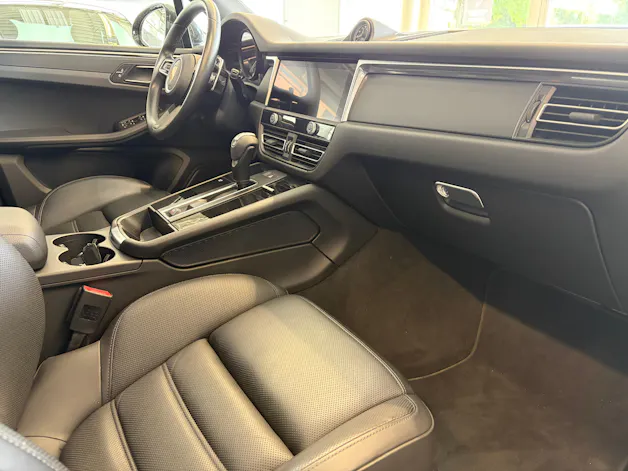 Porsche Macan PDK | CH | Swiss Package | Sitzbelüftung | PDLS+ | Panorama | 18-Weg Sportsitze |